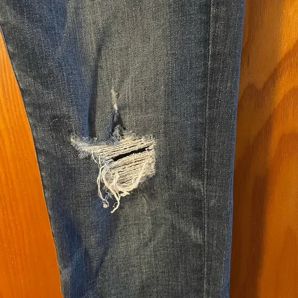 Loft Modern Skinny Distressed Jean, 27. - Picture 4 of 5